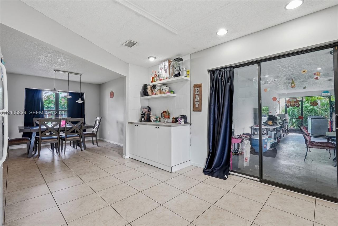 601 Ixoria Ave , Fort Pierce, FL 34982 Photo