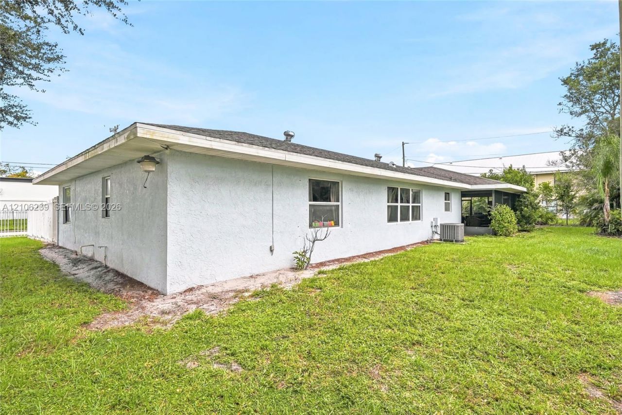 601 Ixoria Ave , Fort Pierce, FL 34982 Photo