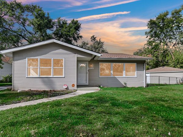 15320 CHERRY Lane , Markham, IL 60426