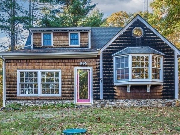 27 Grimes Rd, Hubbardston, MA 01452