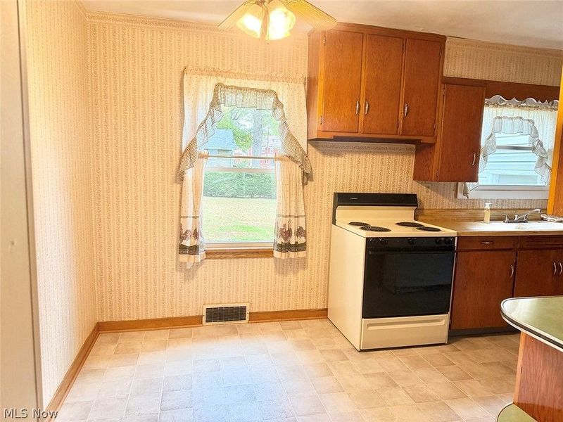 139 S Moravian Avenue, Gnadenhutten, OH 44629 Photo 12