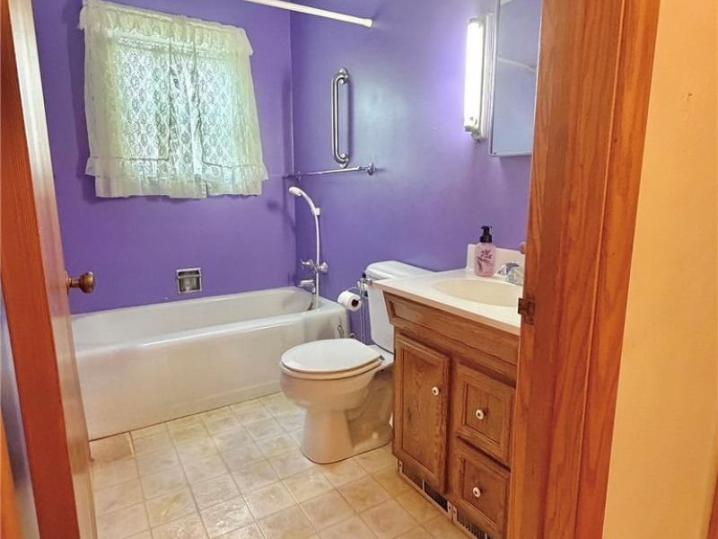 139 S Moravian Avenue, Gnadenhutten, OH 44629 Photo 14