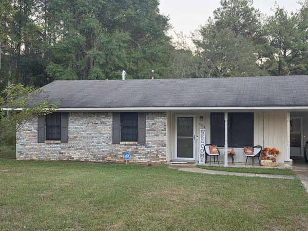 792 S Feemster Lake Road, Tupelo, MS 38804
