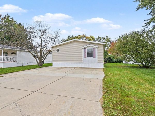 471 N Kippen Drive SE, Grand Rapids, MI 49548