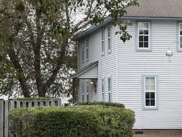 9 Croatan Court, Manteo, NC 27954