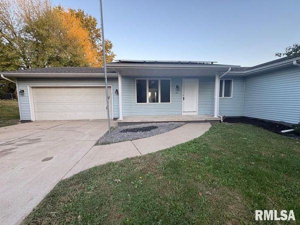 32 Birch Lake Drive, Sherman, IL 62684