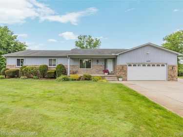 2000 Matthew Street , Commerce Township, Mi 48390
