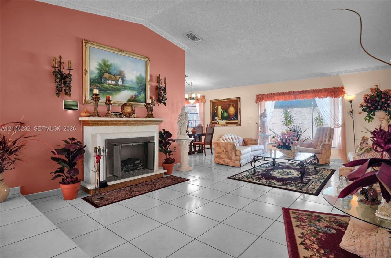 6537 NW 201st Ter , Hialeah, FL 33015 Photo
