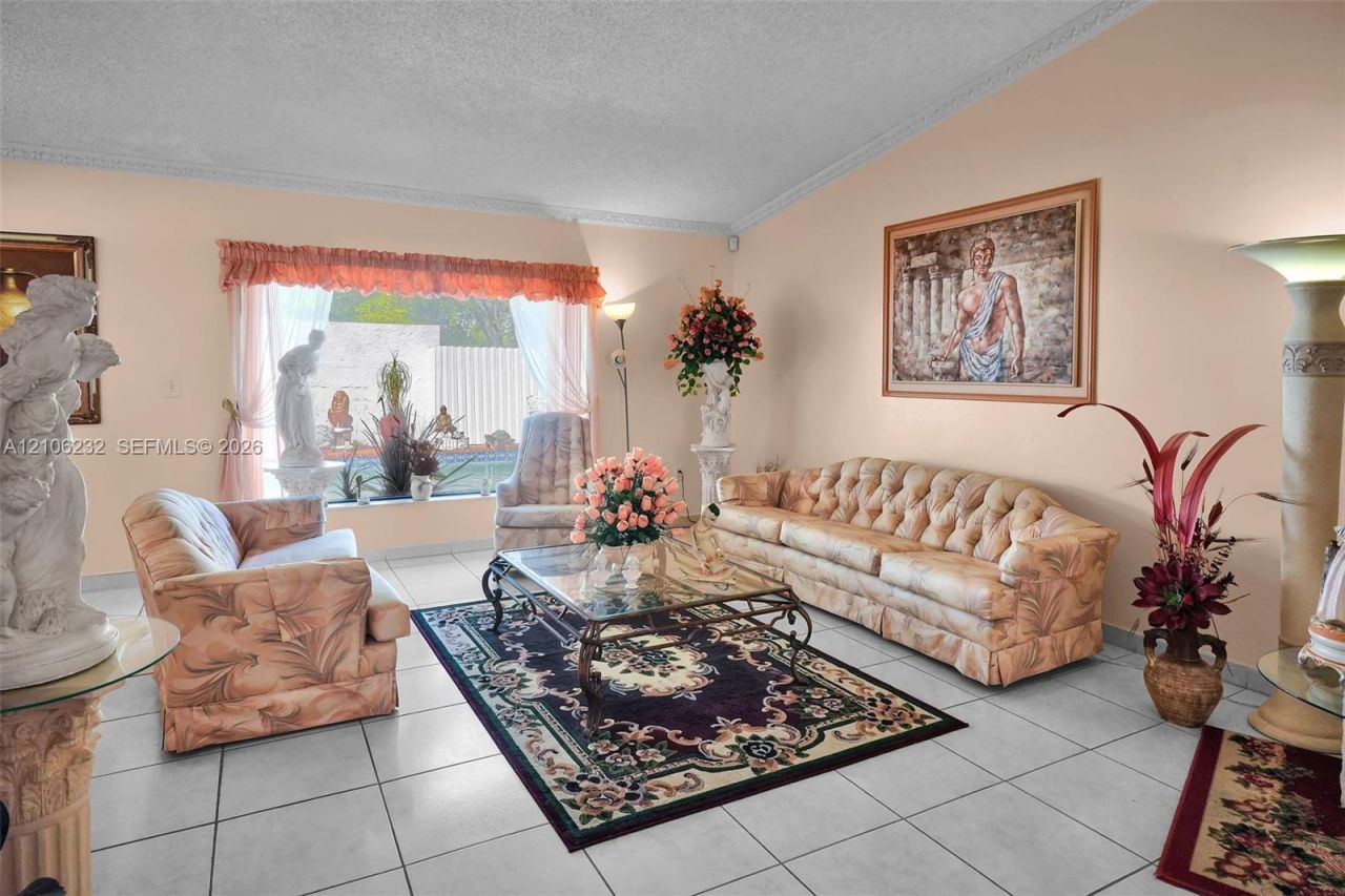 6537 NW 201st Ter , Hialeah, FL 33015 Photo