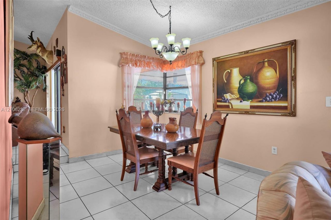 6537 NW 201st Ter , Hialeah, FL 33015 Photo