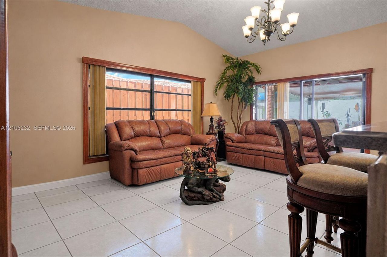 6537 NW 201st Ter , Hialeah, FL 33015 Photo