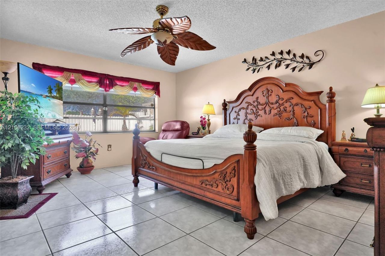 6537 NW 201st Ter , Hialeah, FL 33015 Photo