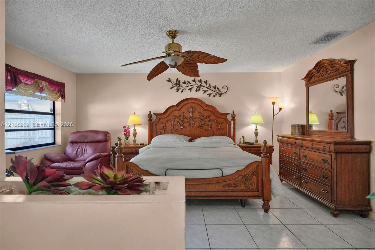 6537 NW 201st Ter , Hialeah, FL 33015 Photo