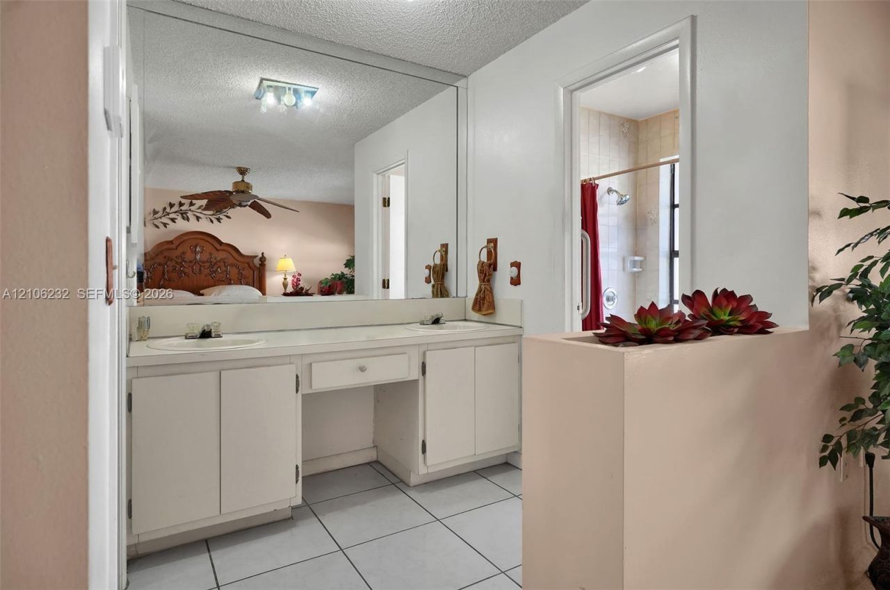 6537 NW 201st Ter , Hialeah, FL 33015 Photo
