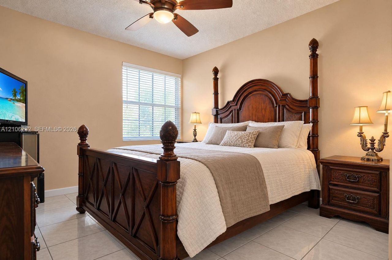 6537 NW 201st Ter , Hialeah, FL 33015 Photo