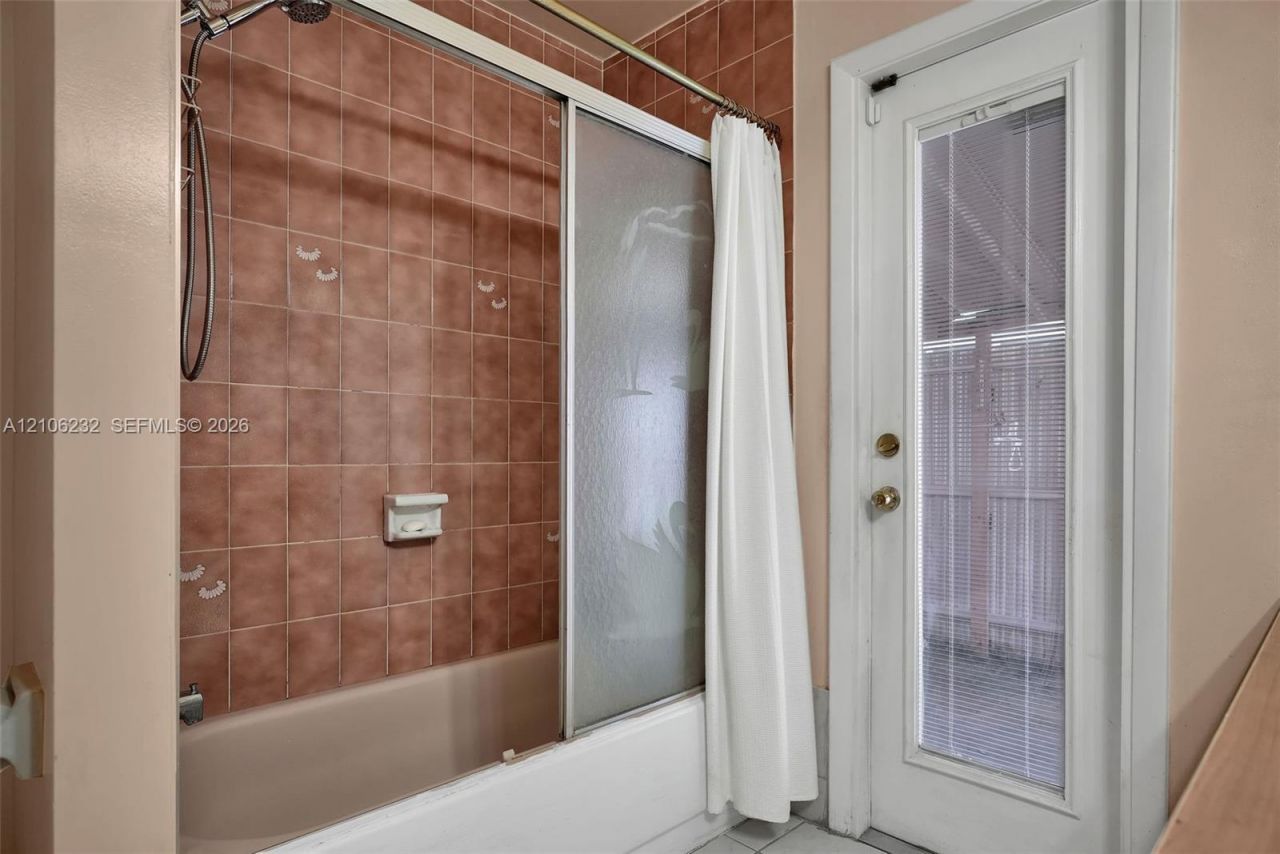 6537 NW 201st Ter , Hialeah, FL 33015 Photo