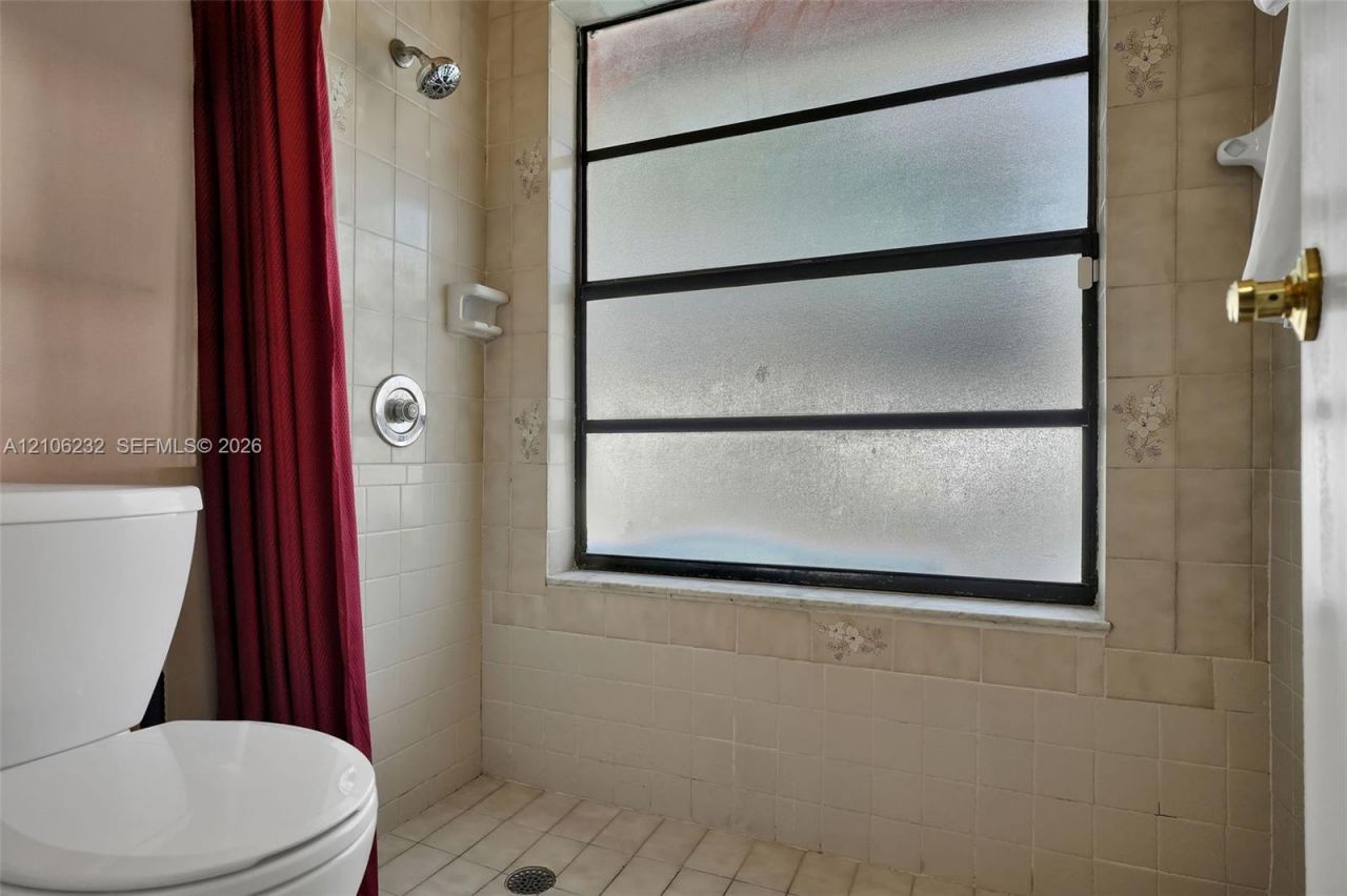 6537 NW 201st Ter , Hialeah, FL 33015 Photo