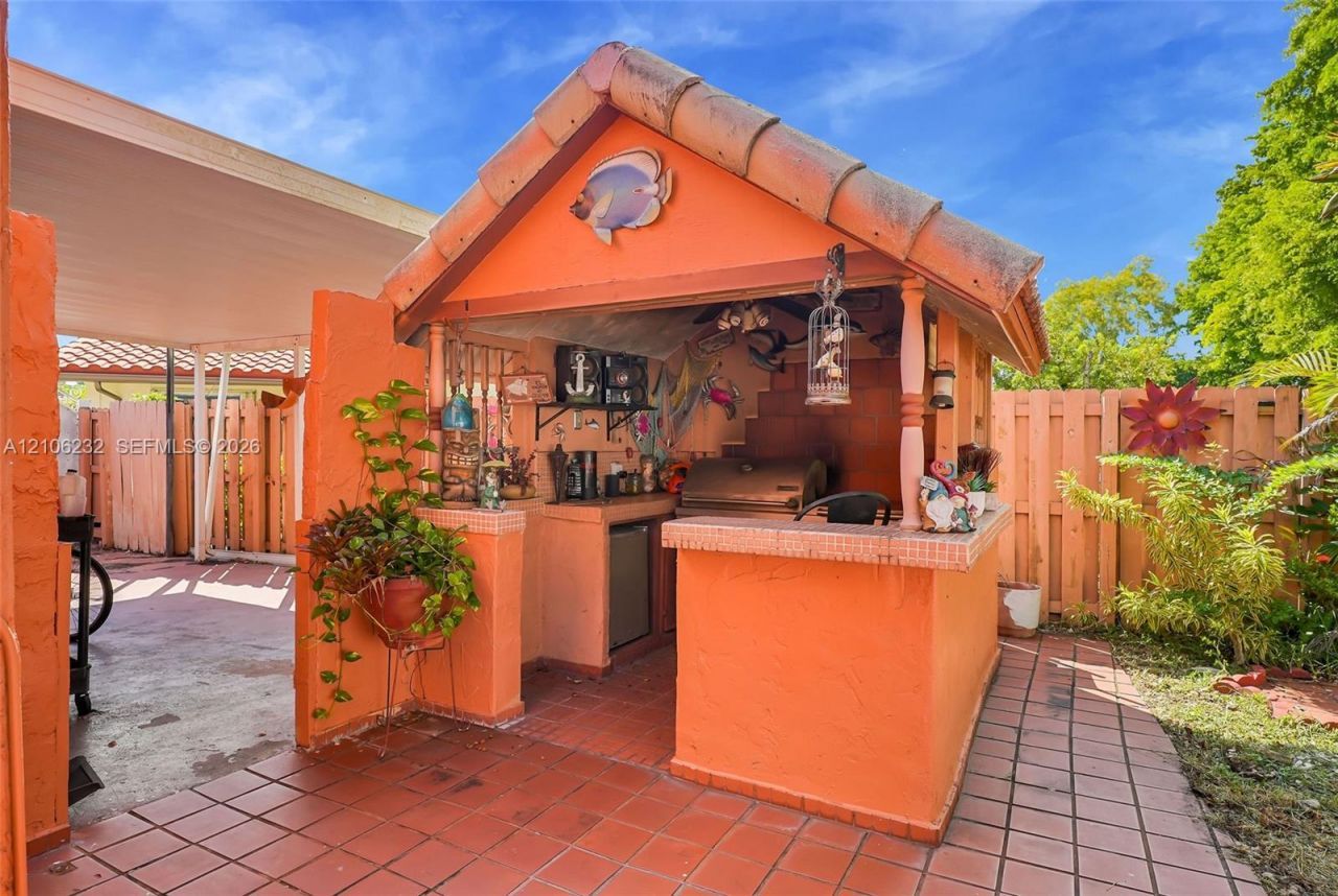 6537 NW 201st Ter , Hialeah, FL 33015 Photo