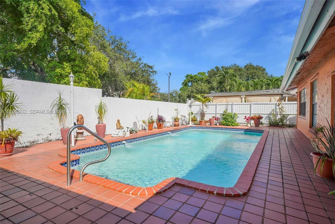 6537 NW 201st Ter , Hialeah, FL 33015 Photo