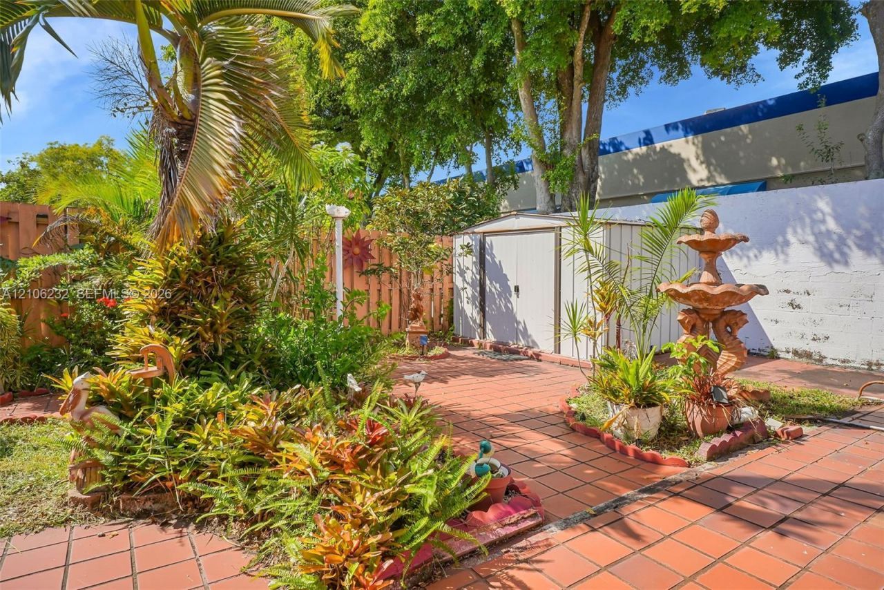 6537 NW 201st Ter , Hialeah, FL 33015 Photo