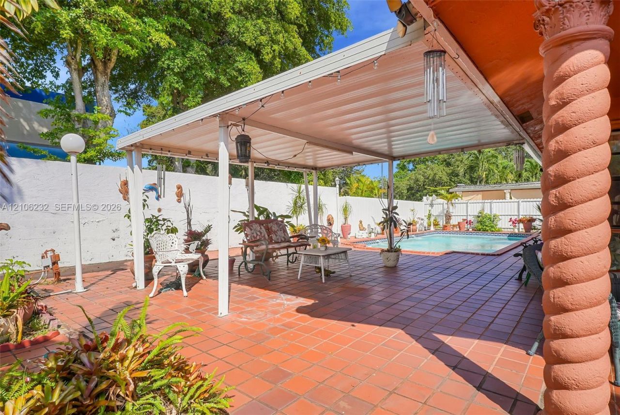 6537 NW 201st Ter , Hialeah, FL 33015 Photo