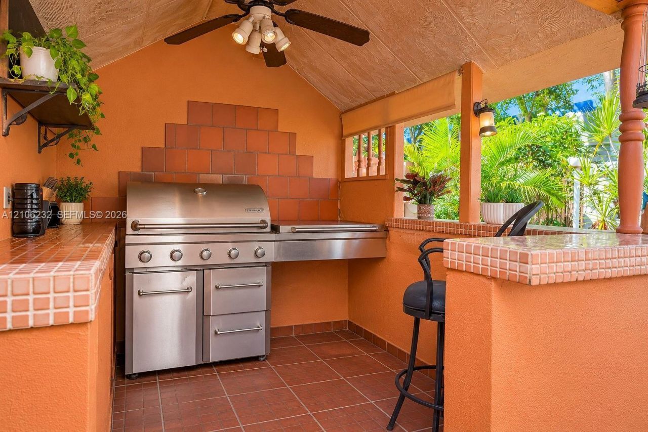 6537 NW 201st Ter , Hialeah, FL 33015 Photo