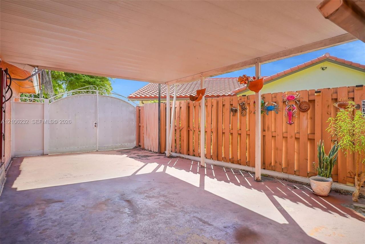 6537 NW 201st Ter , Hialeah, FL 33015 Photo