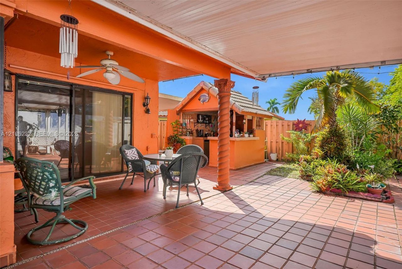 6537 NW 201st Ter , Hialeah, FL 33015 Photo