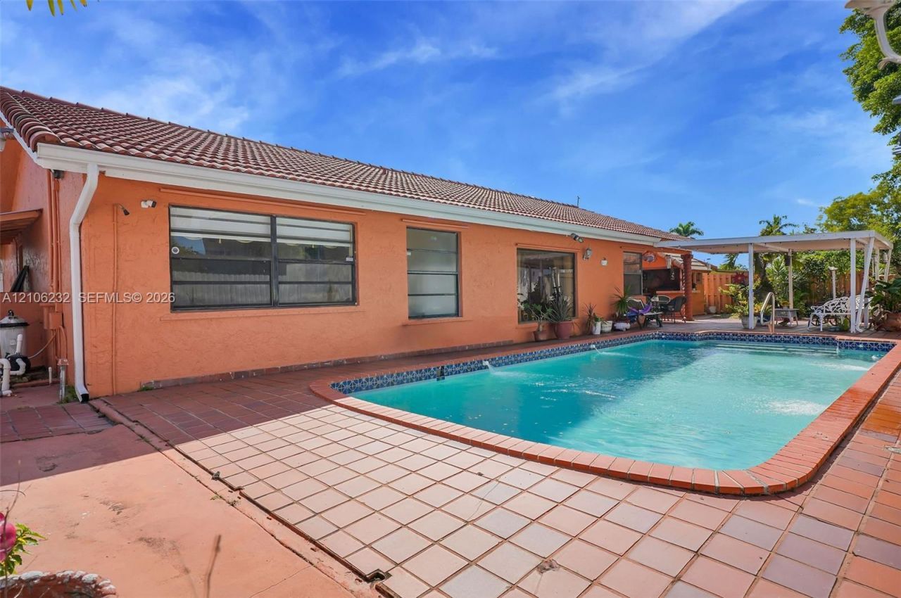 6537 NW 201st Ter , Hialeah, FL 33015 Photo