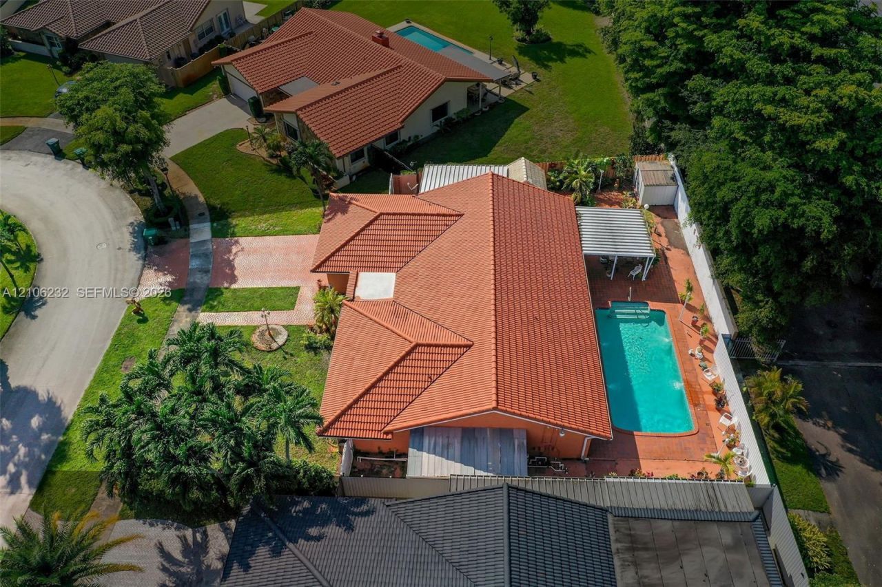 6537 NW 201st Ter , Hialeah, FL 33015 Photo