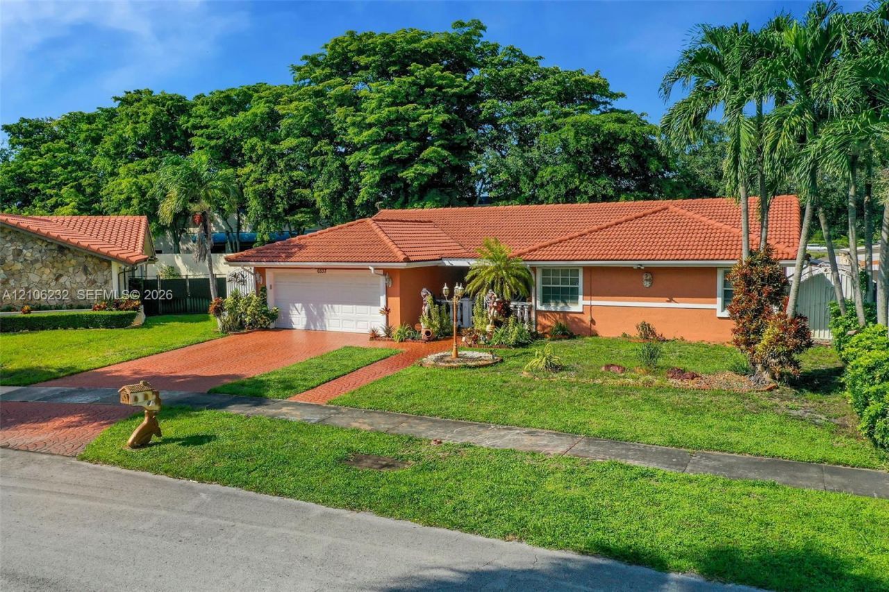 6537 NW 201st Ter , Hialeah, FL 33015 Photo