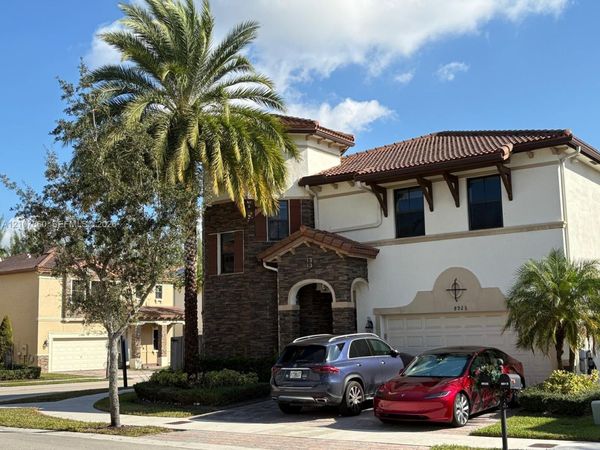 8925 NW 99th Ct , Doral, FL 33178