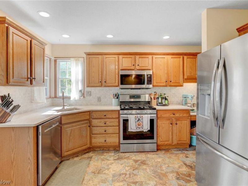 720 Tracht Meadows Drive, Huron, OH 44839 Photo 12