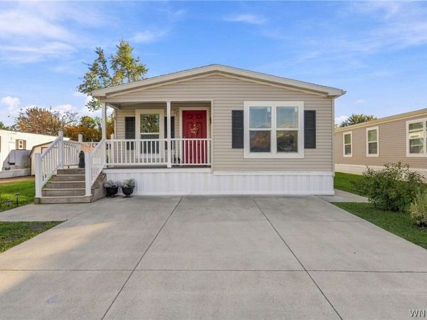 6 Laurel St, Akron, NY 14001