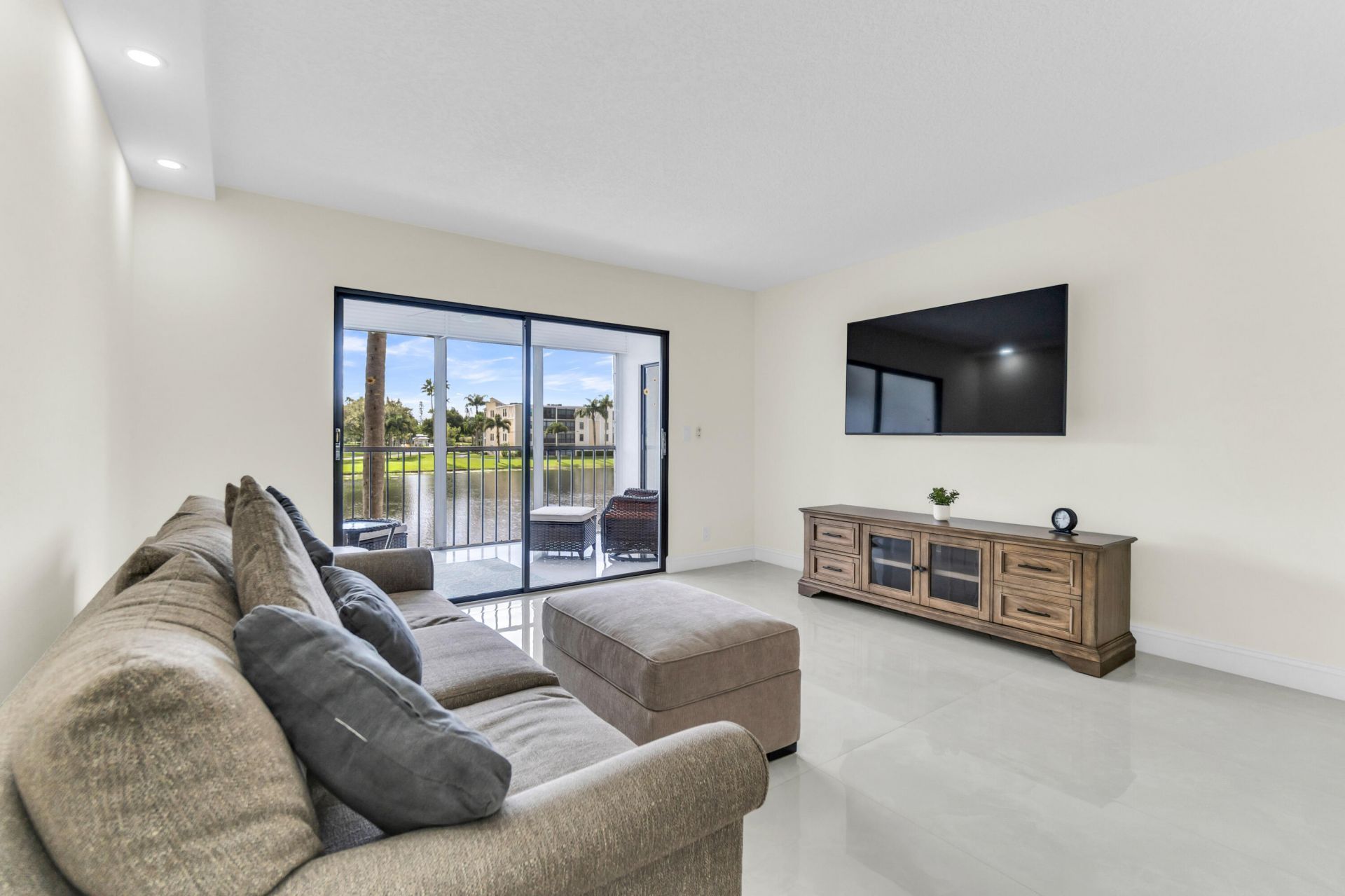 7320 Amberly Lane, Unit 208, Delray Beach, FL 33446 Photo