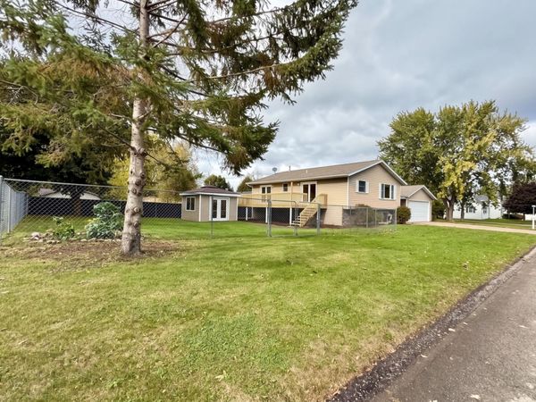 906 Pierce Avenue , Wabasha, MN 55981