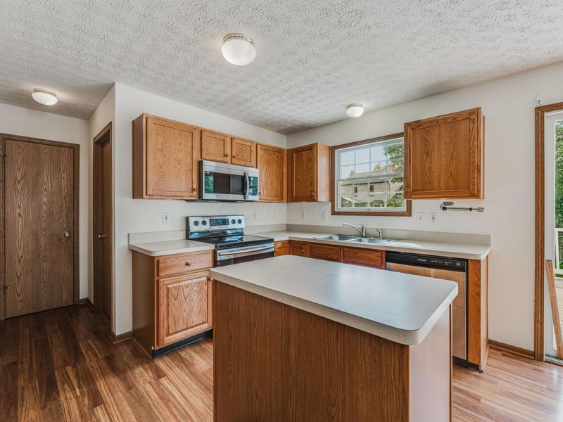 237 Rainswept Drive, Galloway, OH 43119 Photo 11