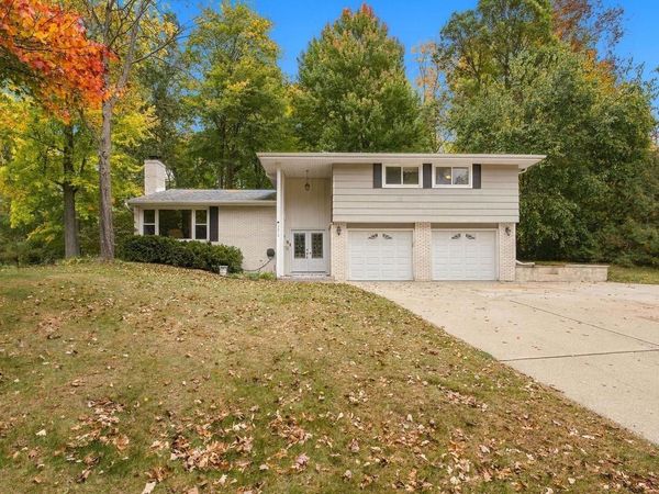 1815 VALORANE BOULEVARD, Green Bay, WI 54304
