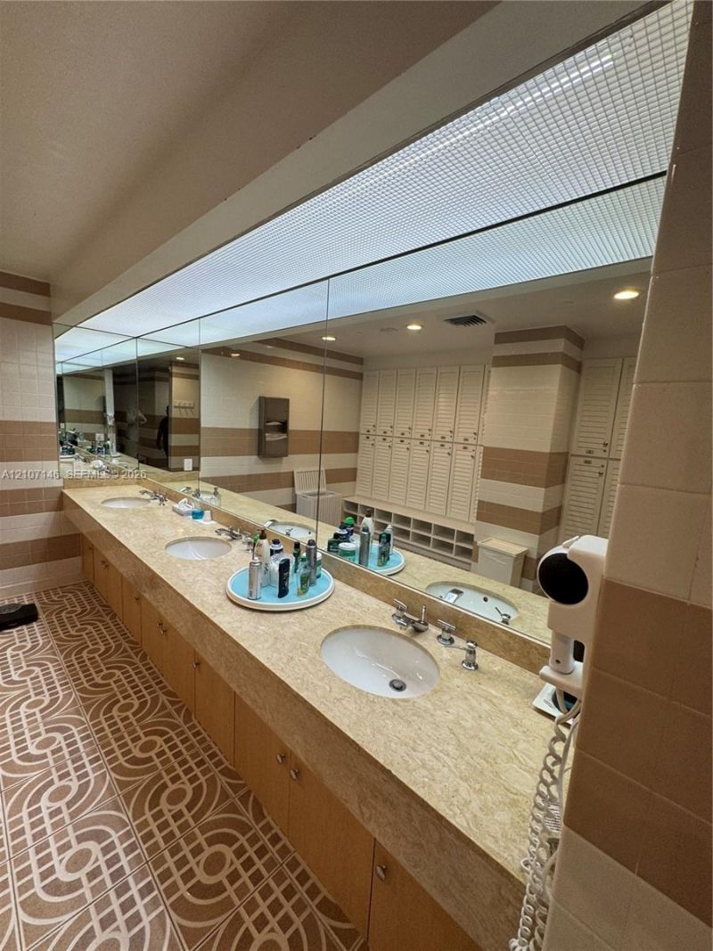 10101 Collins Ave , Unit 9A, Bal Harbour, FL 33154 Photo