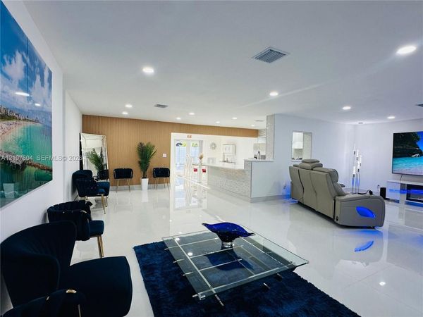 120 S 56th Ave , Hollywood, FL 33023