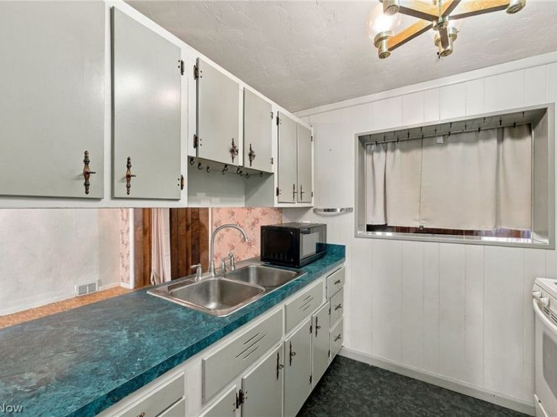 13670 Brookdale Avenue, Brook Park, OH 44142 Photo 7