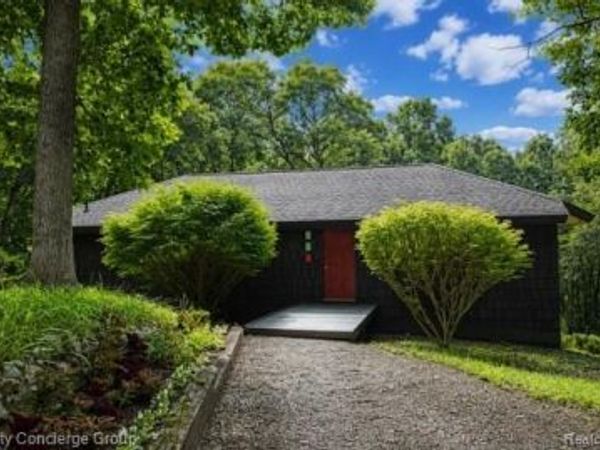 5900 Sylvan Road, Sharon Township, Mi 48158