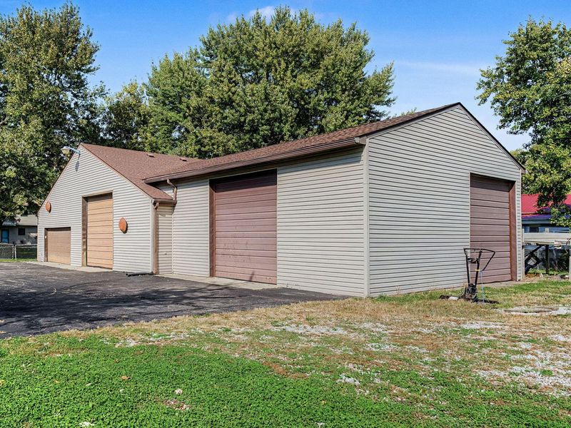 8145 S Palmer Road, New Carlisle, OH 45344 Photo 4