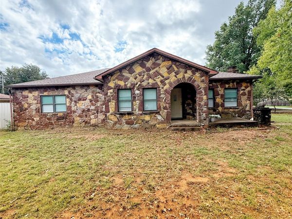 301 Warren Street , Holdenville, OK 74848