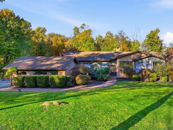 2 Fredonia Ct, Fredon, NJ 07860