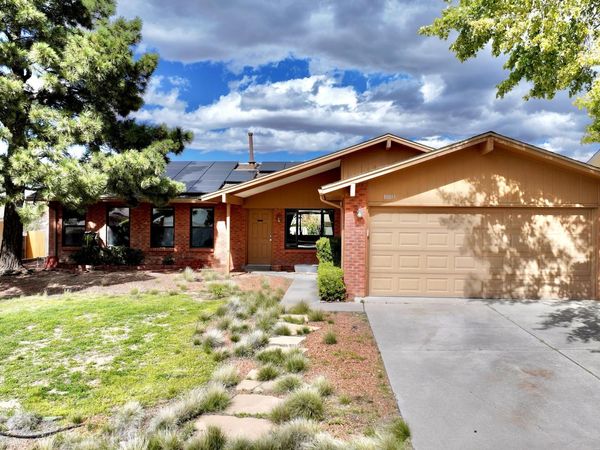 10813 Hagen Road NE, Albuquerque, NM 87111