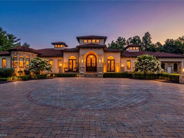 877 Pine Grove Circle , Hinckley, OH 44233