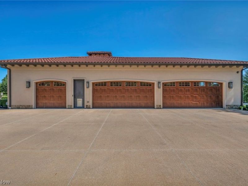 877 Pine Grove Circle, Hinckley, OH 44233 Photo 7