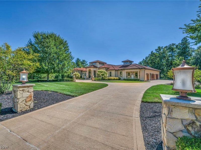 877 Pine Grove Circle, Hinckley, OH 44233 Photo 9