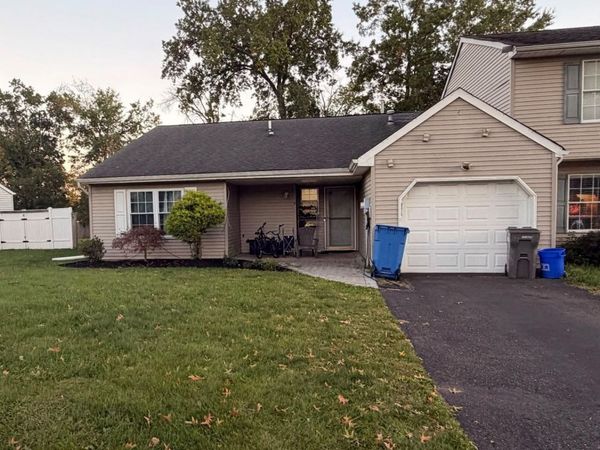 154 Zwolak Court , South Plainfield, NJ 07080